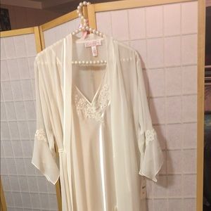NWT Oscar de la Renta Pink Label Peignoir Set